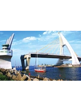 大鵬灣跨海大橋，每逢假日上演的開橋秀，總吸引遊客駐足觀賞。 （圖片提供╱郭韋綺）之照片