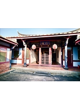 陳悅記祖宅是北臺灣少數尚存的單脊式燕尾屋頂四落舉人宅。（圖／林建榮）之照片