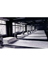 竹東榮民醫院時期的療養病房，還保留了大通鋪。（圖／北榮新竹分院）之照片