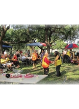 屏東榮家舉辦戶外野餐團康活動，住家榮民度過悠閒的時光。（榮東屏攝）之照片
