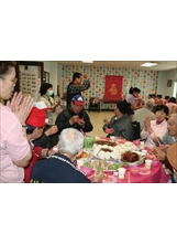 鳳林榮院護理之家舉辦「辦桌圍爐」活動。（曾祥瑞攝）之照片