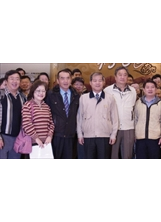 輔導會郭建忠副秘書長（前右三）偕相關人員參訪毅太企業，受到洪團樟董事長（前左三）熱誠接待。之照片