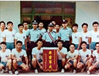 馮惠平（後排左6）就讀空軍機校時與同學合影。（圖／馮惠平）