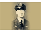 民國四十八年，殷勝祥是部隊中年輕的中士駕駛。