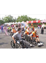 屏東榮家的輪椅接力，競爭激烈。（圖片提供／屏東榮家）之照片