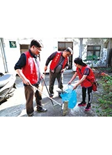 高雄市榮服處榮欣志工為「青年退舍」長輩整理環境。（圖／高雄市榮服處）之照片