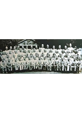 民國55年國雷幼年兵中隊全體官生合影。（圖／王傳世）之照片