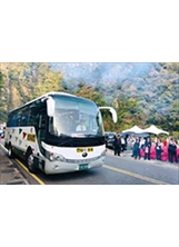 中橫便道僅開放中型巴士通行，圖為豐原客運865路公車，設有20個乘客座位。之照片