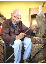 92歲朱壽石伯伯捐出作品義賣，讓更多長者受到更好的照顧。（圖／宜蘭縣榮服處）之照片