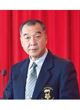 主任委員在月會中勉勵幹部與同仁「以誠待人」。（記者林建榮／攝影）之照片