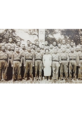 董延齡（前排左4）與羅毓鳳（前排中）及河南兒童教養院同學在羅東合影。（圖／董延齡）之照片