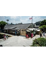 「臺北市信義親子館」以「四四南村」舊址改造而成，以「家」為主題，打造空間開放、氣氛溫馨的場地。之照片