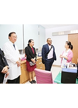 諾魯共和國衛生部副部長德耶（左三）到中榮糖尿病衛教中心參訪。（圖／中榮之照片