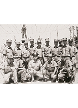 戴宏興（前排中）曾在古寧頭戰場前線金門，擔任步兵排長。（圖／戴宏興）之照片