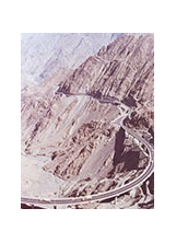 民國66年沙烏地夏爾公路動工，於72年完工。之照片