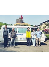 企業家捐贈復康巴士嘉惠榮民之照片