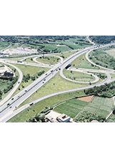 民國67年／第三任處長嚴孝章任內完成了十大建設中的中山高速公路。之照片