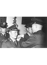 民國58年晉升上校，於臺北市力行營區舉行授階典禮。（圖／毛漱濤）之照片