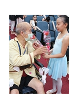 臺中榮總埔里分院邀請埔里TUTU音樂舞蹈團演出向榮民致敬。之照片