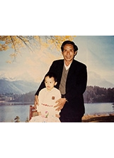 陳修鴻（右）於作者王景新3歲生日時的合影。（圖／王景新提供）之照片