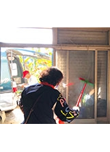 南投縣榮服處榮欣志工和替代役男，幫名間鄉吳伯伯住家內外大掃除。之照片