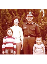 民國60年代，作者王傳世與家人合影。（圖／王傳世）之照片