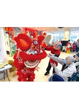 彰化榮家「祥獅獻瑞」，讓長輩感受年節氛圍。（圖／彰化榮家）之照片