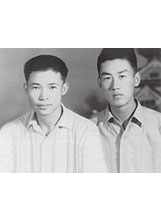 作者殷勝祥（右）與金門服役時的同袍呂昌來。（圖／殷勝祥）之照片