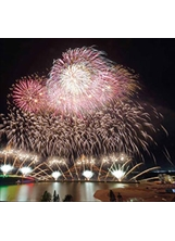 規模盛大、驚喜不斷的澎湖國際海上花火節，為知名的觀光盛事。（圖／澎湖縣政府旅遊處）之照片