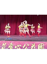 花花愛心公益團的舞蹈表演，充滿蒙古風情。（圖／臺北榮家）之照片