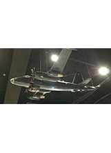 新竹市「黑蝙蝠文物陳列館」內展示當年出任務的模型偵察機及多張老照片，記錄那段驚心動魄的歷史。（圖／鍾祖豪）之照片