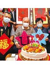 臺北市榮服處：鍾久保爺爺兒孫繞膝，安享晚年。之照片