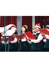 真善美協會志工演唱耶誕歌曲，為榮家長輩帶來溫暖的祝福。（圖／中彰榮家）之照片
