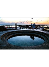 綠島朝日溫泉是臺灣罕見的海底溫泉，立於露天景觀溫泉畔，視野開闊，可眺望壯麗海景。 （圖／臺東縣政府 之照片