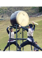 清境農場六十一週年場慶活動中，「十鼓擊樂團」擔綱演出。（圖／清境農場）之照片