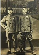 幼年隊的歷練，改變了作者鍾曹如（右）與堂兄鍾福來（左）的一生。（圖／鍾曹如）之照片