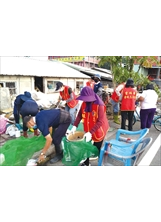四十位志工協助雲林縣榮民遺眷劉奶奶居家大掃除，使居家煥然一新。（圖／雲林縣榮服處）之照片