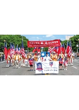 華府榮光會組成中華民國與美國國旗旗隊，在華府遊行，陣容壯盛。（圖／輔導會）之照片