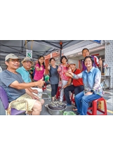 彰化王功漁火節舉辦「烤蚵趣體驗活動」，提供民眾網路報名，體驗烤蚵的樂趣。（圖／彰化縣政府）之照片