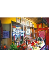 精舍二樓佛堂，是活佛禪修的地方，密宗色彩濃厚。（圖／林建榮）之照片