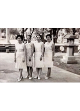 作者馬國麟母親馬陳月雲女士（左三）與三位摯友合照，她們的夫婿均為黃埔二十期，身上都散發著眷村媽媽特有的氣質。（圖／馬國麟）之照片