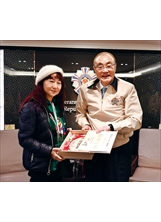 主委接見捐救護車的劉永明女士（左），感謝她的善行義舉。（圖／林建榮）之照片