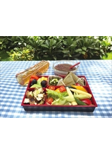 粽子餐盒中的粽子，最好選用五穀粽或加入全榖雜糧，並搭配水果、蔬菜等，為健康加分。之照片
