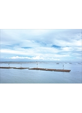 東石漁港的近海養蚵，是當地重要的產業之一。（圖／本刊編輯部）之照片