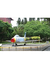 我空軍屢獲空戰大捷的F-86軍刀機，現陳展於臺北圓山八二三砲戰紀念公園。（圖／林建榮）之照片