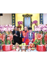 法會由李游坤道長（右）主法，主任委員（中）偕國防部副部長柏鴻輝（左）致祭。（圖／林建榮）之照片