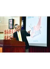 李鴻源教授在月會演講「淨零永續的整體解決方案」，提供專業見解，極具啟發性。（圖／林建榮）之照片