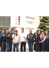 葉偉傑代表（左四）等人參訪福壽山農場，傅副主委（左三）熱情接待。（圖／福壽山農場）之照片