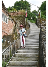 聚落蜿蜒的階梯，訴說著豐富歷史感與人情味的山城故事。（圖／林建榮）之照片