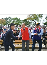 今年的音樂會，再度邀請臺北市長蔣萬安（前左）出席，與主委、彭進明上將（前右）同座，一起緬懷經國先生。（圖／林建榮）之照片